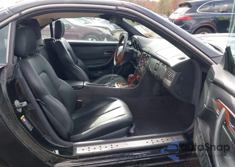 2001 Mercedes-Benz Slk 320 z USA, uszkodzony, nr VIN WDBKK65F61F222865